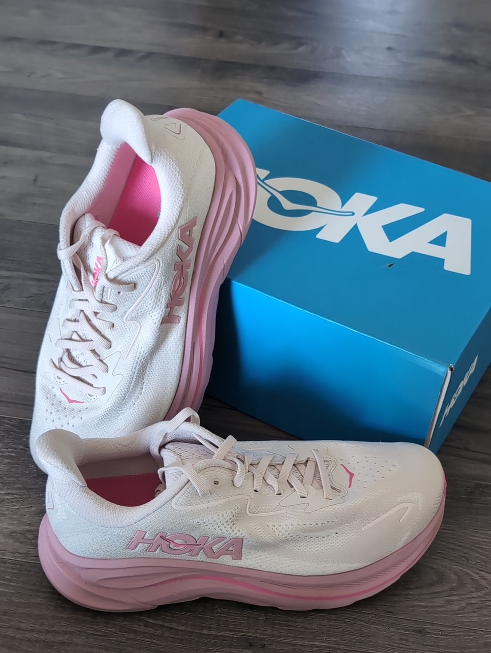 EXCELLENT CONDITION HOKA One One Clifton 10 Women's 10D Rose Cream/Dried Rose